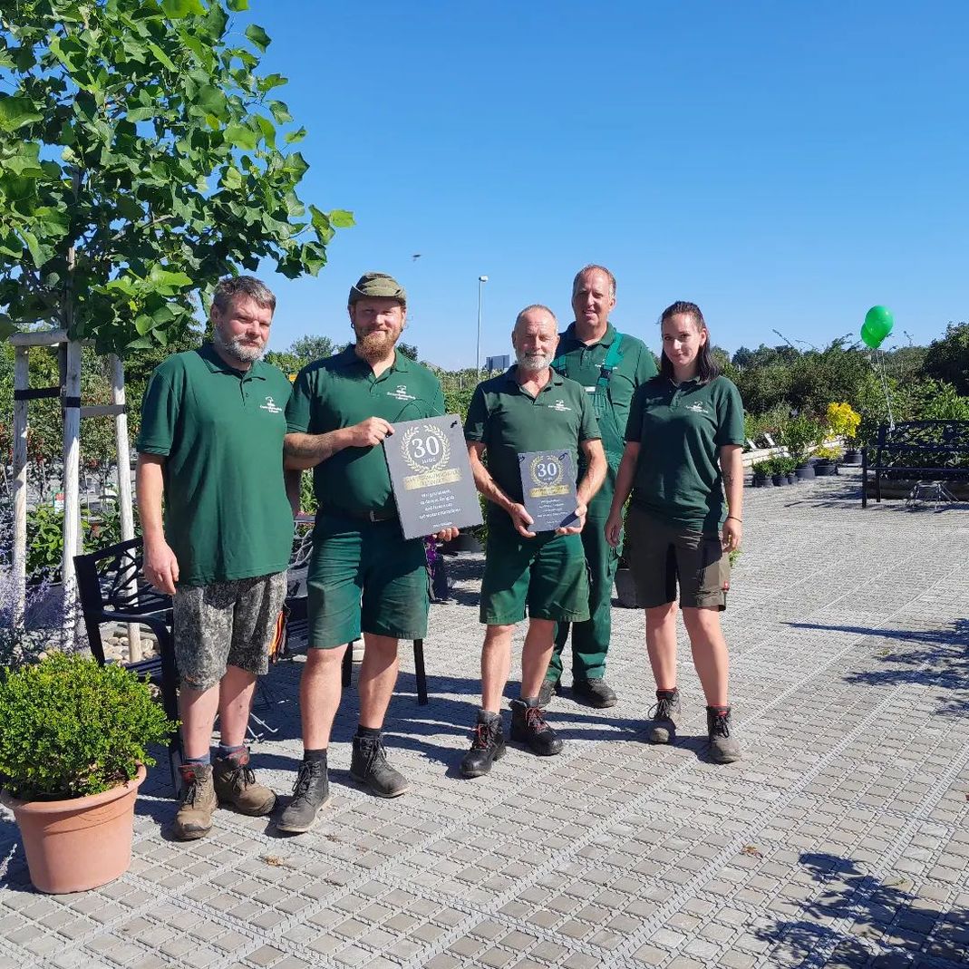 Wir stellen uns vor - GartenBaumschule Lehnert - Bodendecker, Obstbäume, Rosen, Ziersträucher und Heckenpflanzen aus Sangerhausen